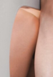 Läkare och sjuksköterska knullar den där unga patienten