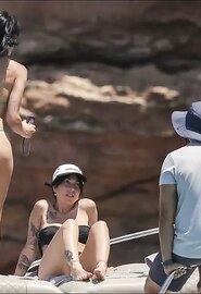 La cantante española Aitana guapisima en bikini