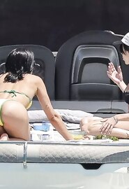 La cantante española Aitana guapisima en bikini