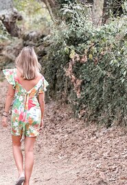 Le beau cul de l'Espagnole Alba Carrillo en bikini string