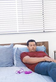 Het eten van een zwarte vrouw als Baby Gemini moet heel plezierig zijn