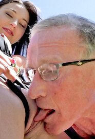 Non ci posso credere, ma che cazzo ha questo ottantenne