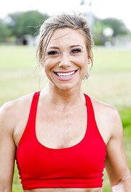 Maman baise un mec qu'elle connaît à la salle de sport