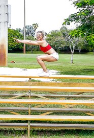 Maman baise un mec qu'elle connaît à la salle de sport