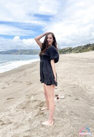 La joven Violet Viper se está dejando crecer el vello púbico