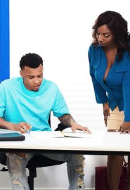 Mon collègue met ses doigts en moi