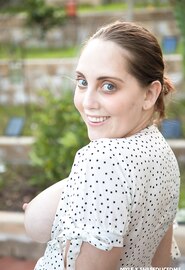 Avant d'aller dormir, quelques prières et un repas de chatte