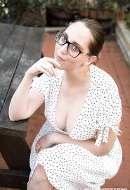 Avant d'aller dormir, quelques prières et un repas de chatte