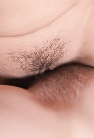 Avant d'aller dormir, quelques prières et un repas de chatte