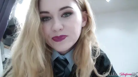Caliente rubia universitaria dominando y follando a su nuevo amante sumiso