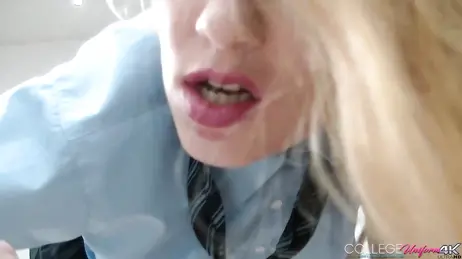Caliente rubia universitaria dominando y follando a su nuevo amante sumiso