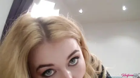 Caliente rubia universitaria dominando y follando a su nuevo amante sumiso