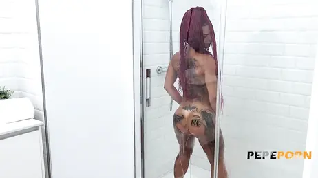 La spagnola Natali Quinn realizza la sua fantasia di provare un pene nero.