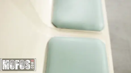 Een bowlingwedstrijd eindigt met een ongelooflijke vrijpartij voor ieders ogen.