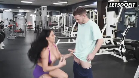 In questa palestra, gli istruttori di aerobica vanno a letto con i personal trainer...!!