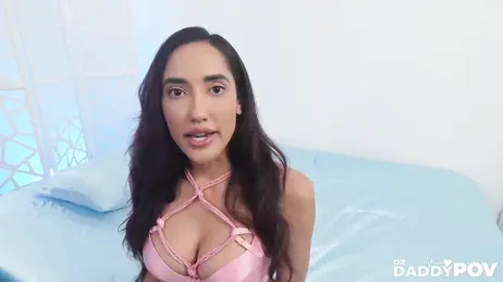 Drie godinnen van de gratis porno trakteren ons op een aantal fantastische POV-scènes.