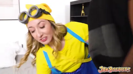 Venia pidiendo caramelos puerta por puerta y termina con la boca llena de lefa