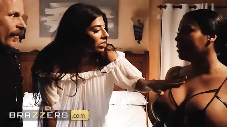 Ein unglaublich heißer XXX-Pornodreier zu Hause mit seiner geilen Schwägerin.