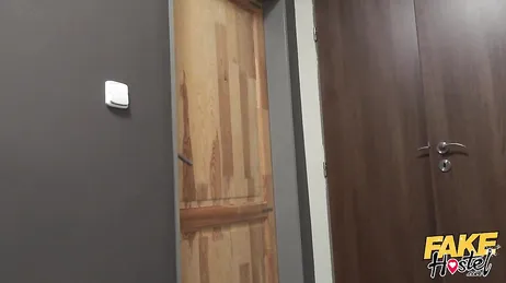 Conheci uma mulher no albergue... porra, ela acabou de me chupar!!