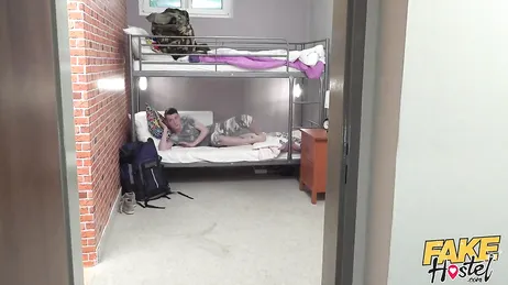 Conheci uma mulher no albergue... porra, ela acabou de me chupar!!