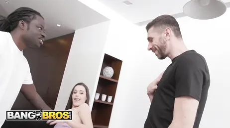 Um branco e um preto ao mesmo tempo para a linda Briseida Myers