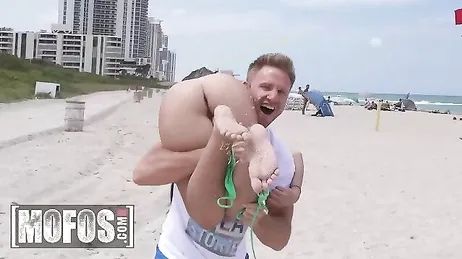 Det som hände mig igår på stranden med en snygg kille var fantastiskt.