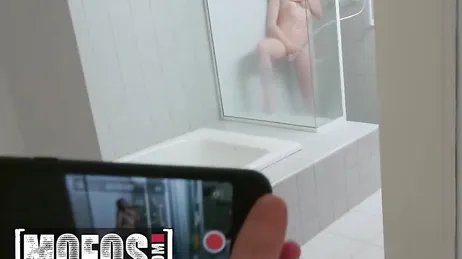 Pero que coño haces grabando a tu hermana? eres un puto cerdo