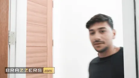 Filhos da puta, o que diabos vocês estão fazendo com a minha esposa?