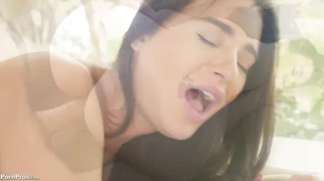 Quem não gostaria de ter a peituda Lana Rhoades?