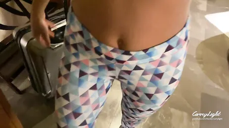 Ela fica de quatro para me fazer um boquete brutal!!