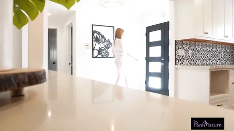 Chego em casa e minha sogra está se tocando, que safadeza!!