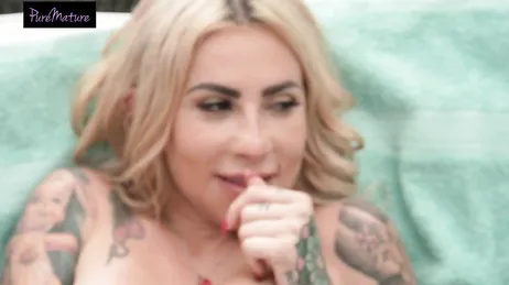 Ogni volta che vedo la mia vicina devo toccarmi la figa