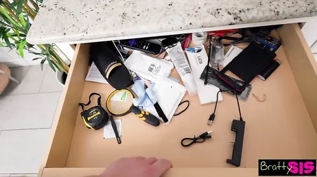 Come Melanie Marie si diverte a succhiare un bel cazzo grosso