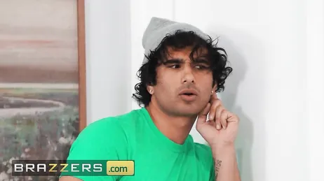 Eu me masturbo vendo minha mãe prestes a gozar