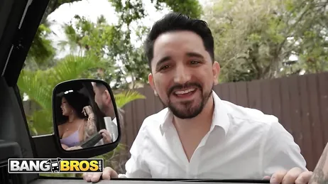 Tout le monde veut monter dans le van BangBros pour la baiser.