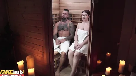 Casal filmado fazendo sexo na sauna do hotel
