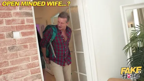 Minha esposa acha que não sabe que sua filha mais velha é uma prostituta...