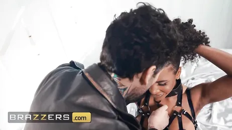 Sexo anal XXX com uma submissa maravilhosa como Demi Sutra