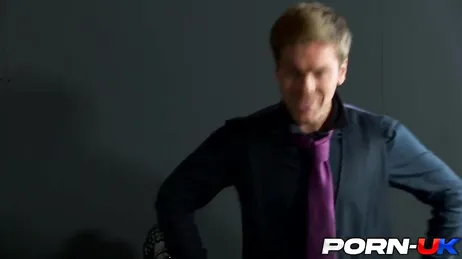 A empregada madura faz isso de propósito, que provocação!!