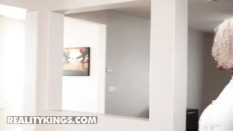 Eet het op, meisje, verdomme, ik ga het je man niet vertellen!!