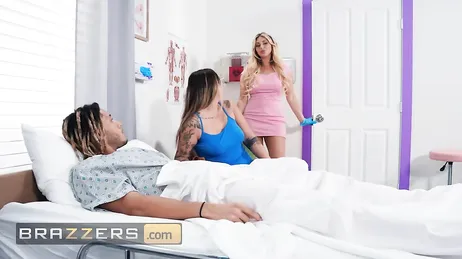 Als mijn vrouw weggaat, staat de verpleegster erop mij te neuken.