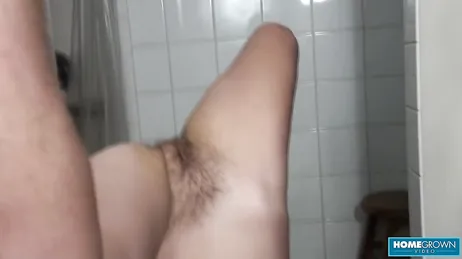 Matrimonio amateur se graba haciendo sexo en el baño