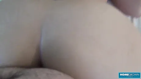 Une femme enceinte veut que son mari lui fasse une fellation aujourd'hui