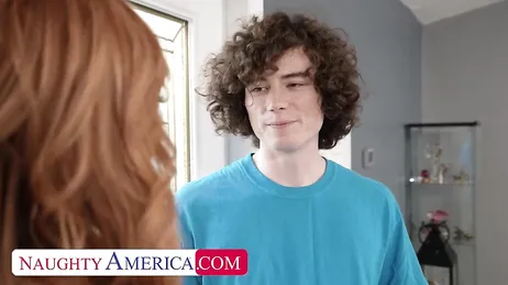 Mama ist total geil, sie fängt an, sich selbst zu berühren...