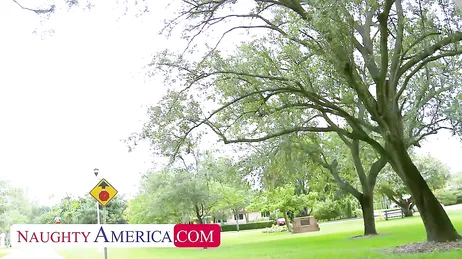 Acabo de conocerla y ya me la está chupando, no me lo creo !!