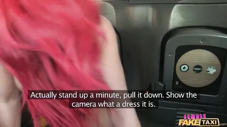 Taxichauffören stannar bilen och åt min fitta så fint.