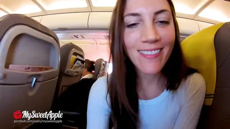 Garota espanhola é filmada fazendo sexo oral em um avião, nada demais.