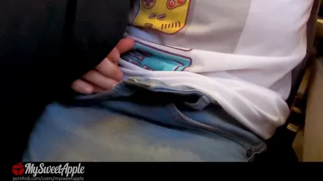 Garota espanhola é filmada fazendo sexo oral em um avião, nada demais.