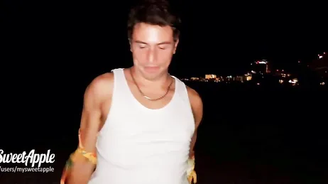 Je me souviens encore du mec avec qui j'ai couché sur la plage l'été dernier.