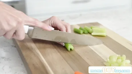 Mein Stiefsohn ist ein Schwein, er will mich jeden Tag ficken.